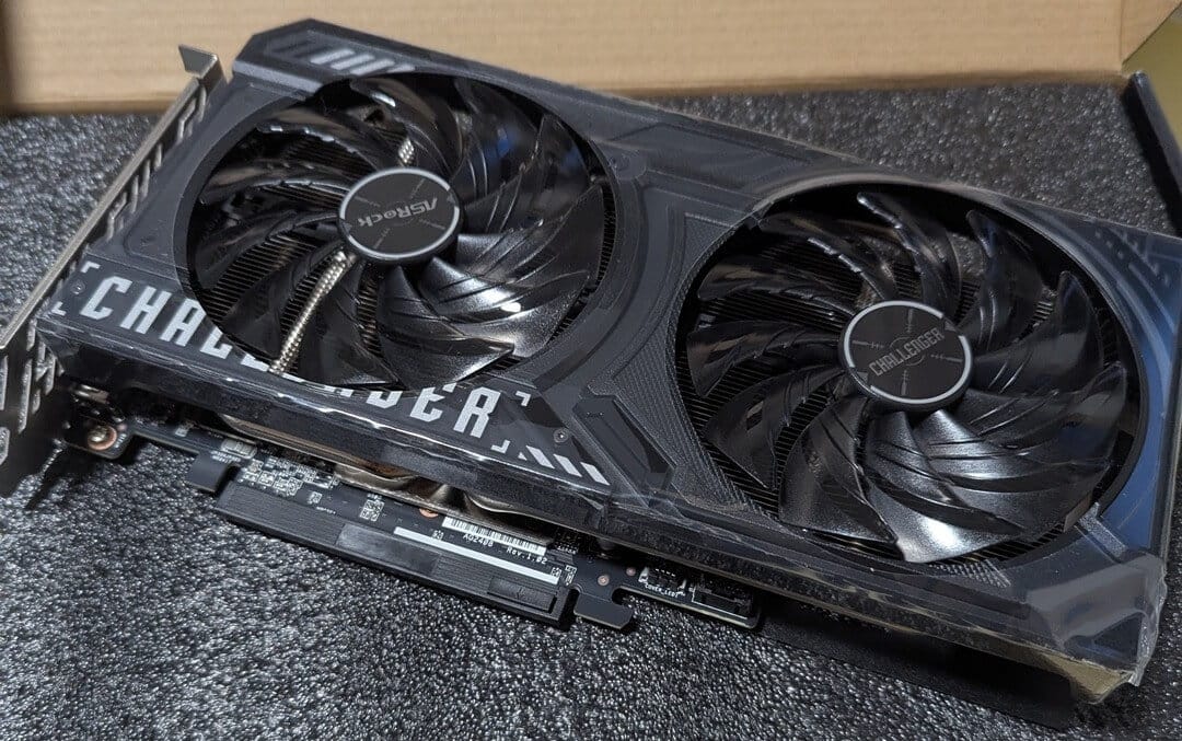 AMD Radeon 9060XT 2連ファン