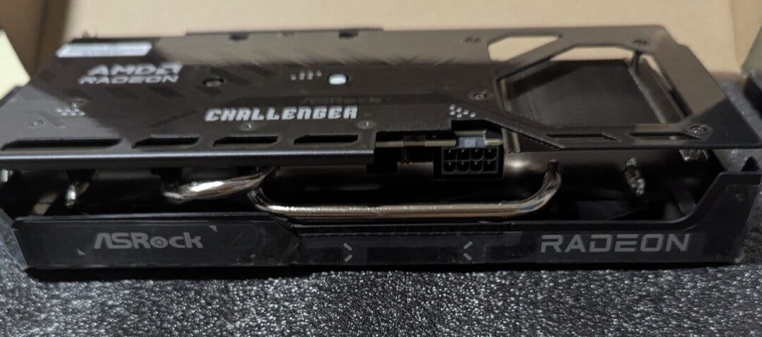 AMD Radeon 9060XT 取り付けの向き