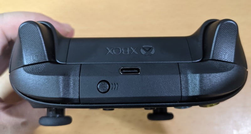 Xbox ワイヤレスコントローラー ペアリングボタン